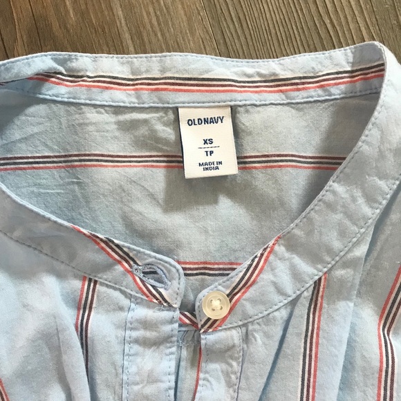 NWOT- Old Navy Button Up - Picture 3 of 3